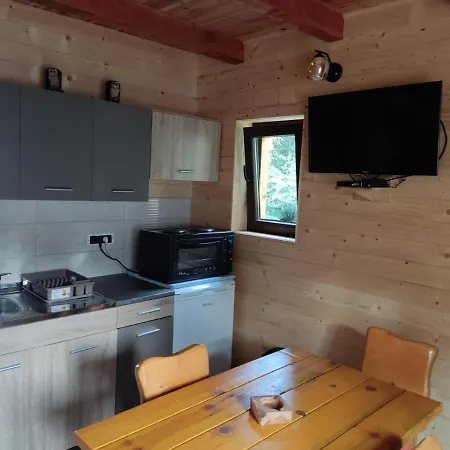 木屋 Sisters Sekulic