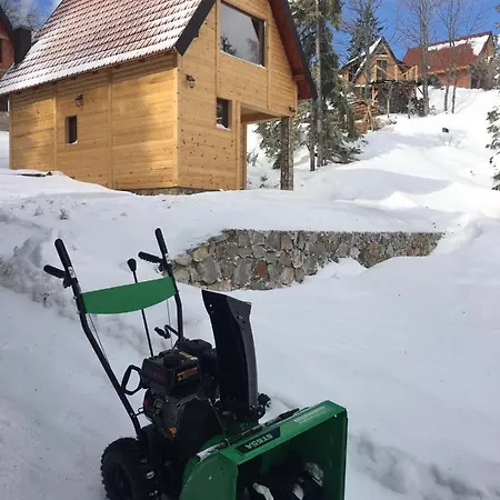 木屋 Sisters Sekulic