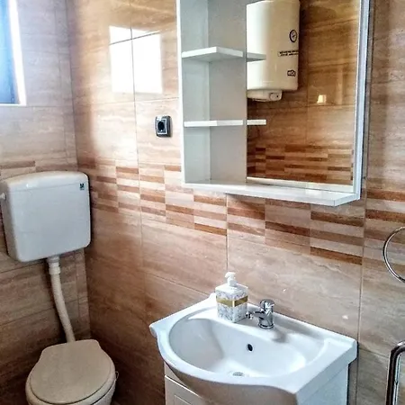 木屋 Sisters Sekulic